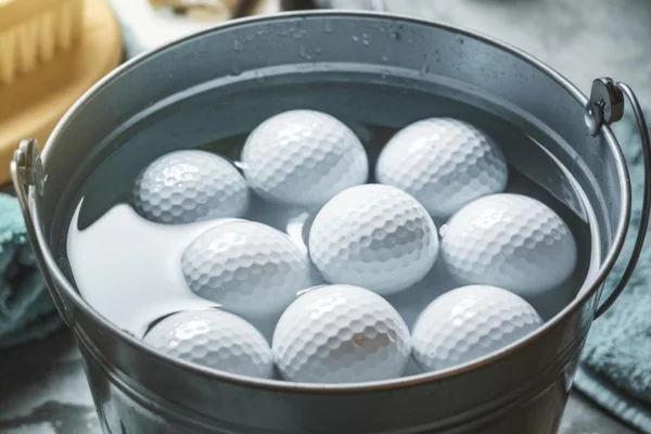 How to clean a golf ball using The White Vinegar or Hydrogen Peroxide Solution